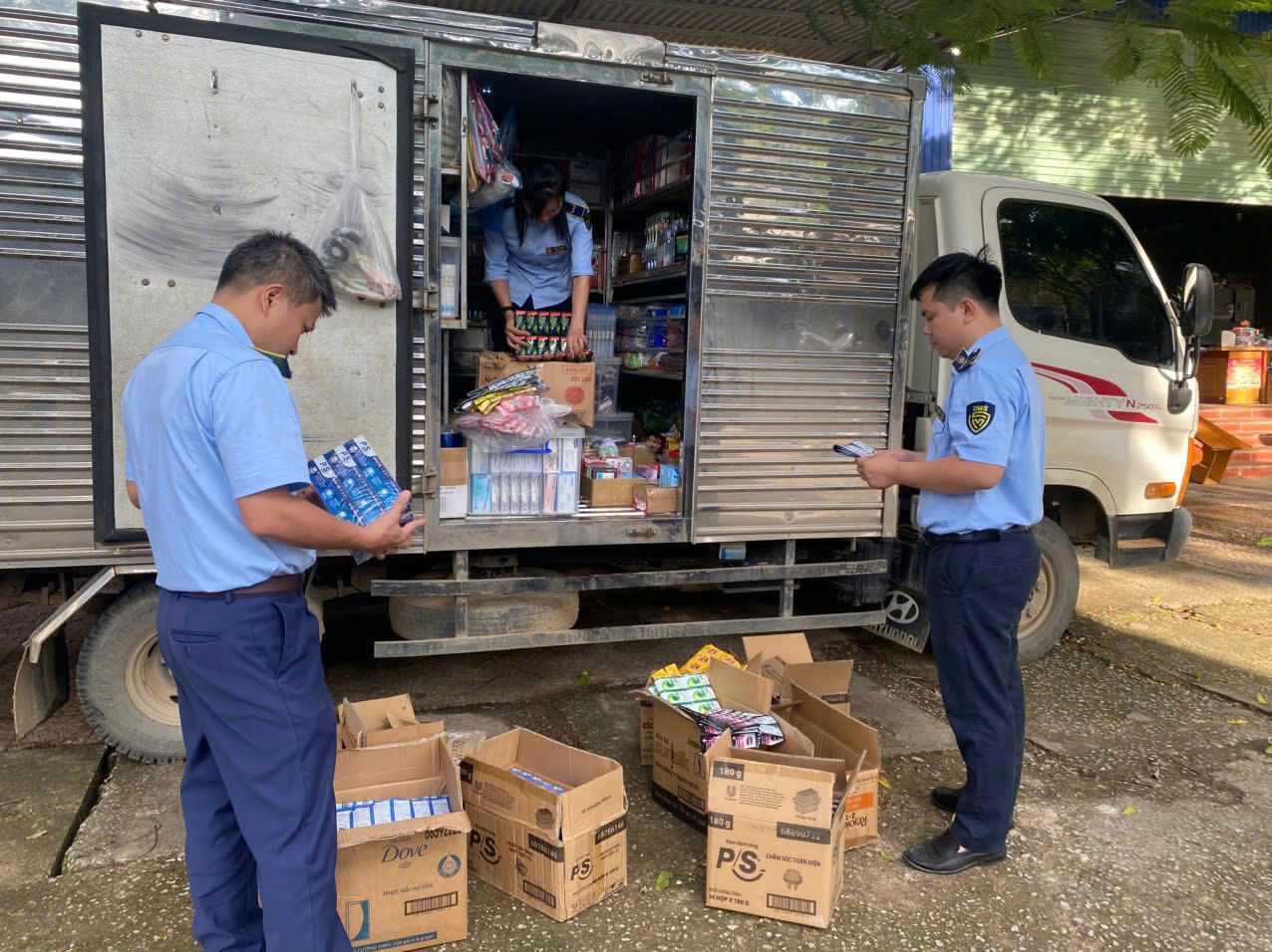 Thái Nguyên: Ngăn chặn phương tiện vận chuyển hơn 5.000 sản phẩm giả mạo nhãn hiệu